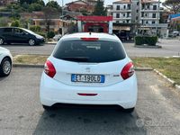 Usata Peugeot 208 Allure 82 CV (60 kW) 2014 Bianco Utilitaria