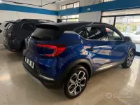 Usata Renault Captur Intens 101 CV (74 kW) 2023 Blu/azzurro SUV