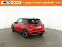 Begagnad Mini Cooper S Essential 178 HK (130 kW) 2023 Röd Halvkombi