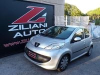 Usata Peugeot 107 68 CV (50 kW) 2005 Argento Utilitaria