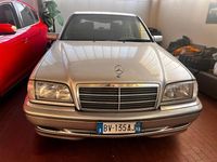 Usata Mercedes C200 Elegance 163 CV (119 kW) 2001 Grigio Berlina