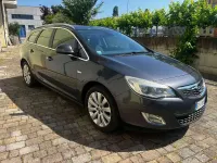Usata Opel Astra Cosmo 140 CV (102 kW) 2011 Grigio Station wagon