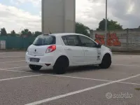 Usata Renault Clio II 75 CV (55 kW) 2011 Bianco Berlina