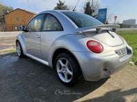 Usata VW New Beetle 116 CV (85 kW) 2000 Argento Utilitaria