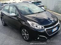 Usata Peugeot 208 75 CV (55 kW) 2017 Nero Utilitaria