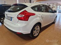 Begagnad Ford Focus 95 HK (69 kW) 2012 Vit Sedan