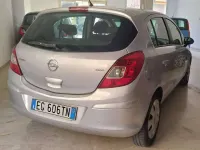 Usata Opel Corsa Edition 75 CV (55 kW) 2011 Argento Utilitaria