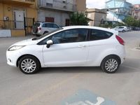 Usata Ford Fiesta Titanium 82 CV (60 kW) 2009 Blu Utilitaria