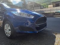 Usata Ford Fiesta 82 CV (60 kW) 2015 Blu Berlina