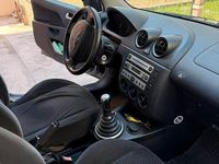 Usata Ford Fiesta 68 CV (50 kW) 2004 Grigio Utilitaria