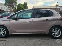 Usata Peugeot 208 Allure 68 CV (50 kW) 2013 Viola Utilitaria