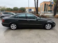 Usata Mercedes E220 Avantgarde 150 CV (110 kW) 2004 Nero Berlina