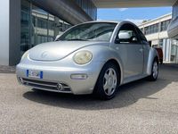 Usata VW Beetle 90 CV (66 kW) 2000 Grigio Utilitaria