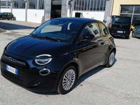 Begagnad Fiat 500e Passion 42 kW (58 HK) 2024 Svart Halvkombi