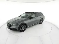 Usata Mercedes E220 All-Terrain Premium Plus 200 CV (147 kW) 2022 Grigio selenite metallizzato Station wagon