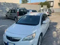 Usata Opel Astra 110 CV (80 kW) 2011 Berlina