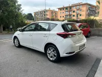 Usata Toyota Auris Hybrid Lounge 99 CV (72 kW) 2018 Bianco Berlina