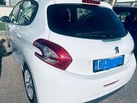 Usata Peugeot 208 68 CV (50 kW) 2014 Bianco Utilitaria