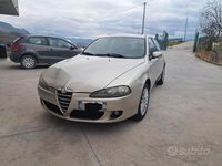 Usata Alfa Romeo 147 Distinctive 116 CV (85 kW) 2005 Oro Utilitaria