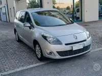 Usata Renault Scénic III 110 CV (80 kW) 2011 Grigio Monovolume