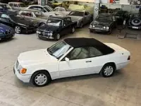 Usata Mercedes E320 220 CV (161 kW) 1996 Bianco Cabrio