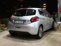 Usata Peugeot 208 Active 82 CV (60 kW) 2016 Argento Utilitaria