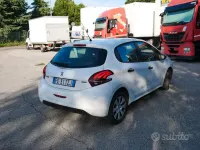 Usata Peugeot 208 75 CV (55 kW) 2015 Bianco Utilitaria