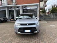 Usata Mitsubishi Outlander Instyle 150 CV (110 kW) 2016 Argento SUV