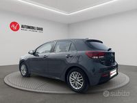 Usata Kia Rio Style 84 CV (61 kW) 2022 Grigio Berlina
