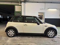 Begagnad Mini Cooper 116 HK (85 kW) 2003 Vit Halvkombi