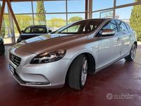 Usata Volvo V40 150 CV (110 kW) 2014 Grigio Berlina