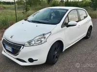 Usata Peugeot 208 Active 68 CV (50 kW) 2015 Bianco Utilitaria