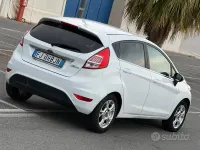 Usata Ford Fiesta Titanium 75 CV (55 kW) 2017 Bianco Utilitaria