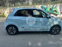 Usata Renault Twingo Intens 30 kW (42 CV) 2021 Bluazzurro Utilitaria