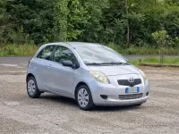Usata Toyota Yaris Sol 69 CV (50 kW) 2007 Grigio Utilitaria