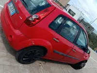 Usata Ford Fiesta 80 CV (58 kW) 2006 Rosso Utilitaria