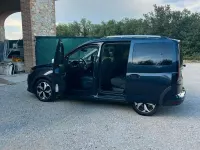 Usata Ford Tourneo 122 CV (89 kW) 2023 Monovolume