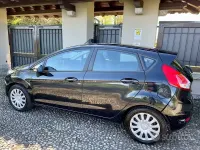 Usado Ford Fiesta 75 CV (55 kW) 2015 Negro Utilitario