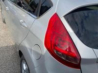 Usata Ford Fiesta Titanium 96 CV (70 kW) 2010 Grigio Utilitaria