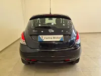 Usata Lancia Ypsilon Silver 69 CV (50 kW) 2018 Nero Utilitaria