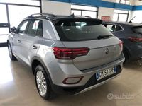 Usata VW T-Roc Life 116 CV (85 kW) 2023 Grigio SUV
