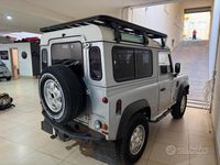Usata Land Rover Defender SE 122 CV (89 kW) 2010 Grigio Station wagon