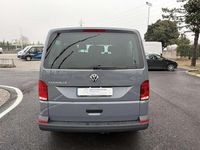 Usata VW Caravelle 110 CV (80 kW) 2023 Grigio Furgone