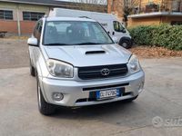 usata Toyota RAV4 gancio traino