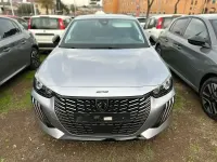 Usado Peugeot 208 Allure 101 CV (74 kW) 2025 Gris Utilitario