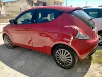 Usata Lancia Ypsilon Silver 69 CV (50 kW) 2015 Rosso Utilitaria
