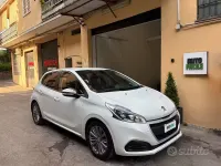 Usata Peugeot 208 Allure 75 CV (55 kW) 2016 Bianco Utilitaria