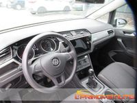 Usata VW Touran Trendline 110 CV (80 kW) 2018 Argento metallizzato Monovolume