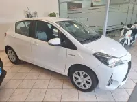 Usata Toyota Yaris Hybrid Business Edition 73 CV (53 kW) 2020 Bianco Berlina