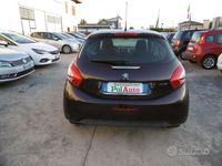 Usata Peugeot 208 Active 68 CV (50 kW) 2013 Bordeaux(met.) Utilitaria
